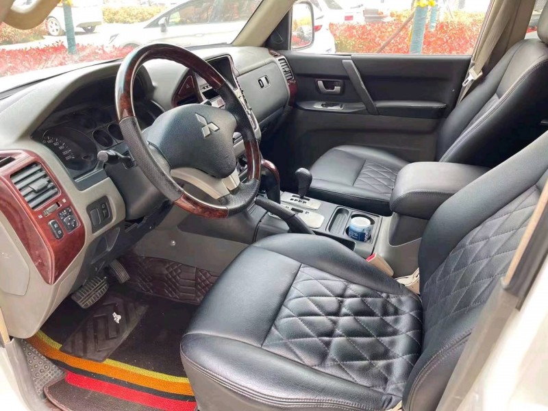 济宁12年三菱帕杰罗6