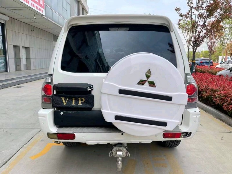 济宁12年三菱帕杰罗9