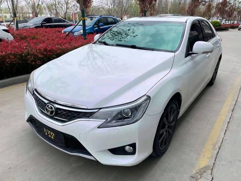 济宁15年丰田锐志2