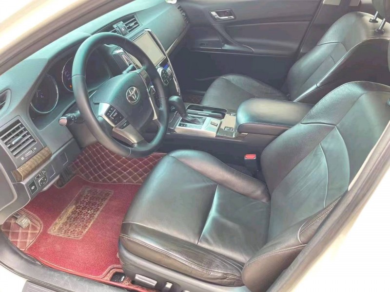 济宁15年丰田锐志6