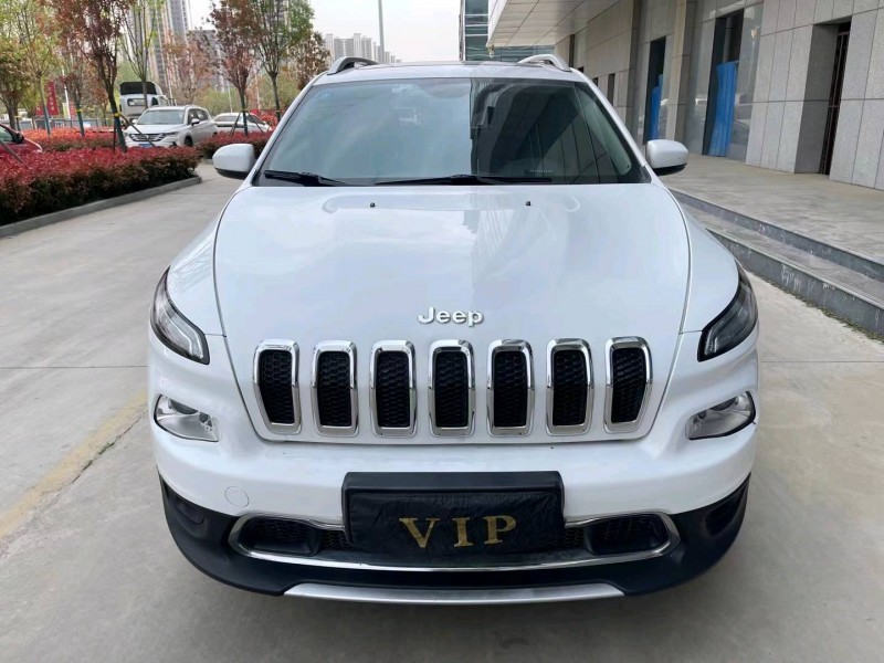 济宁18年Jeep自由光1