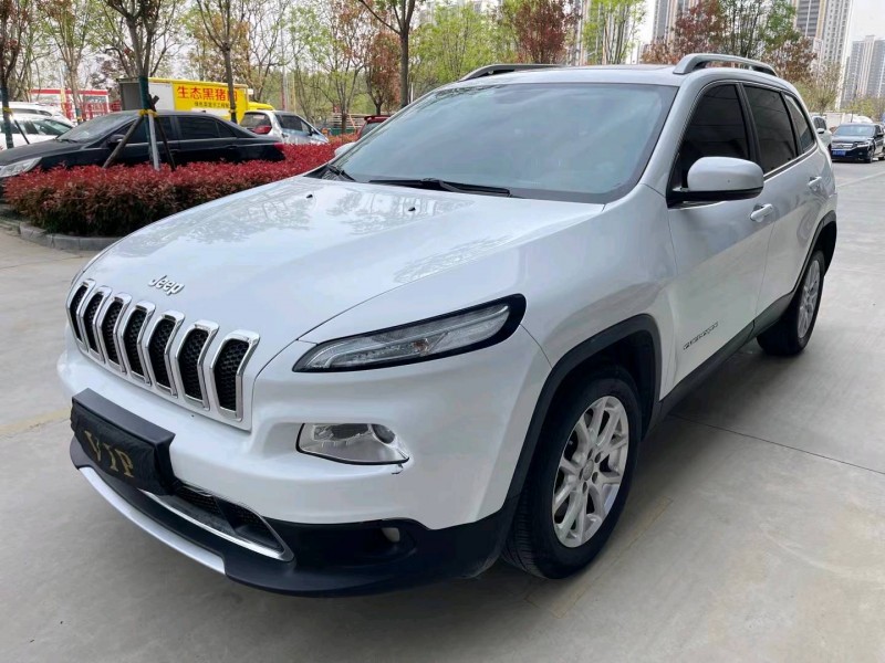 济宁18年Jeep自由光2