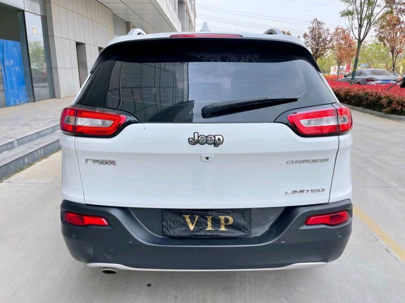 济宁18年Jeep自由光9