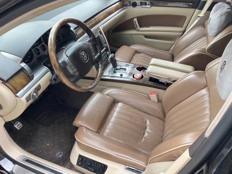 济宁11年大众辉腾4