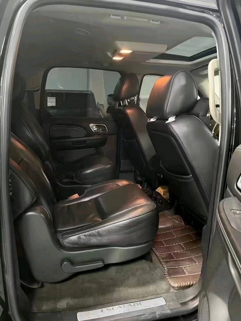 廊坊13年凯迪拉克凯雷德7