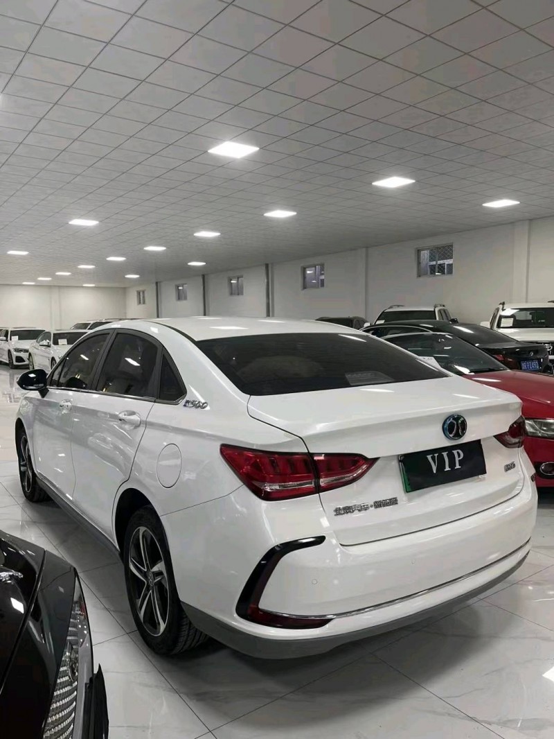 廊坊18年北汽新能源EU系列6