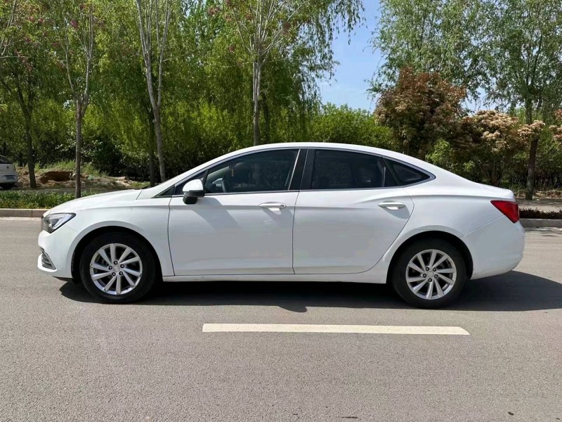 枣庄18年别克威朗7