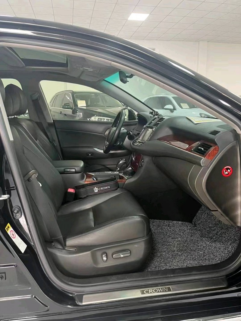 廊坊15年丰田皇冠4