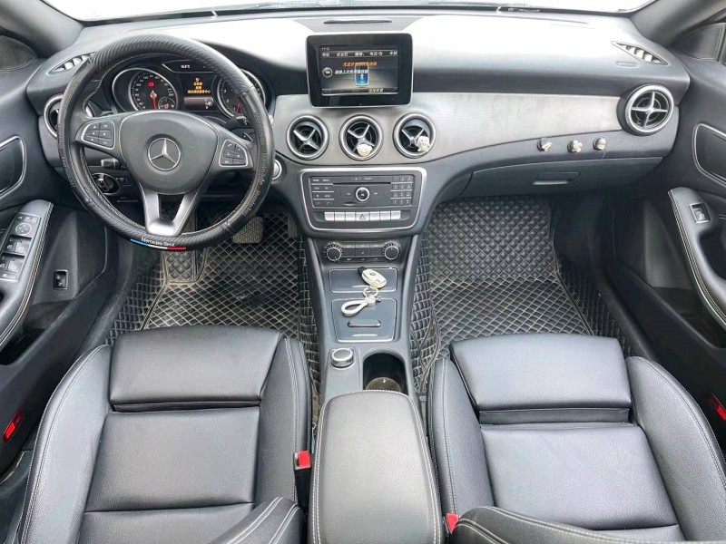 济宁17年奔驰CLA5