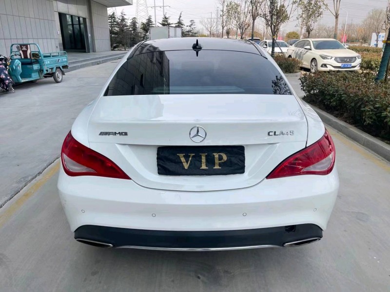 济宁17年奔驰CLA9
