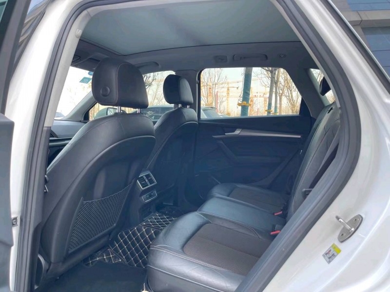 济宁19年奥迪Q54