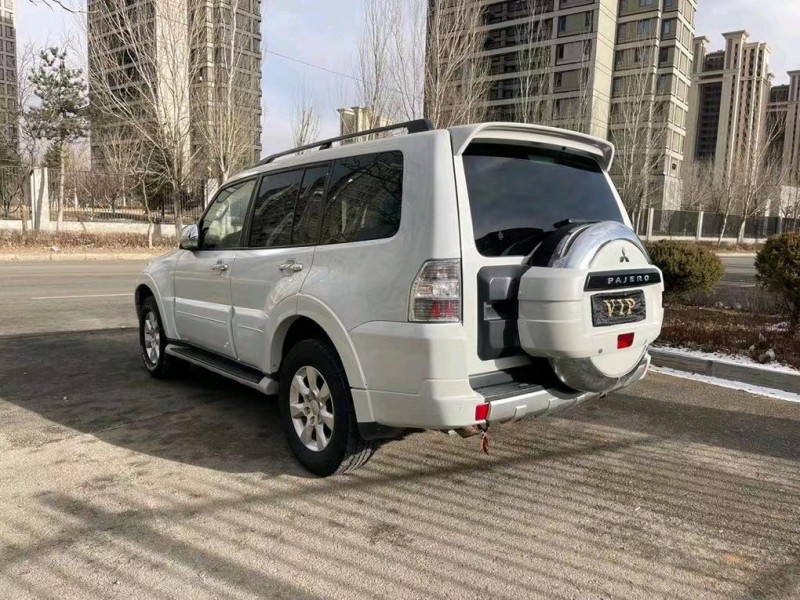 沈阳14年三菱帕杰罗3