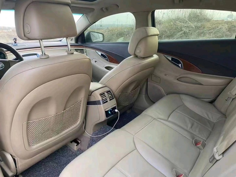 青岛10年别克君越3