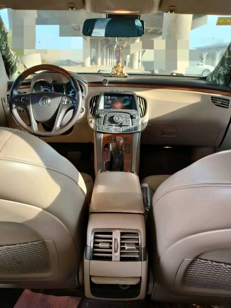 青岛10年别克君越5