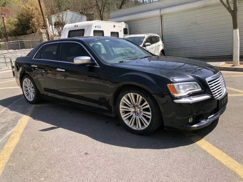青岛15年克莱斯勒300C2