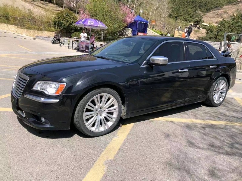 青岛15年克莱斯勒300C3