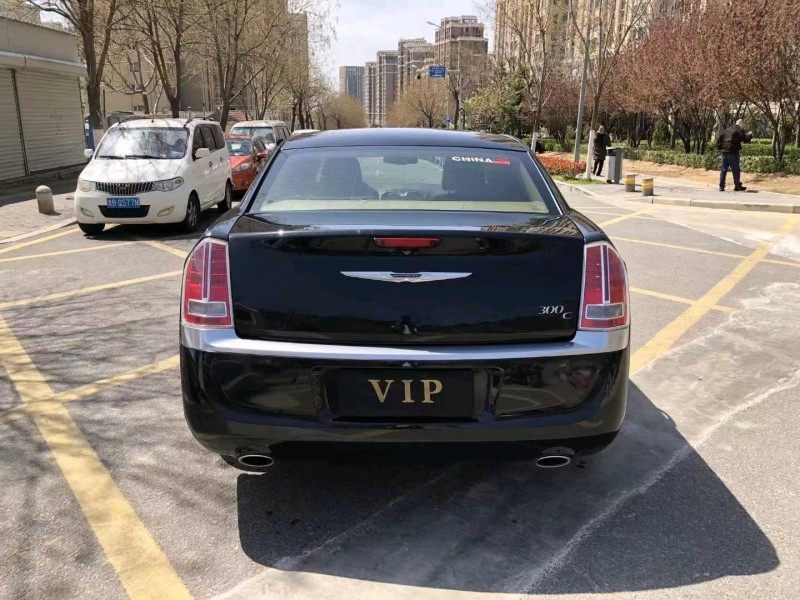 青岛15年克莱斯勒300C5
