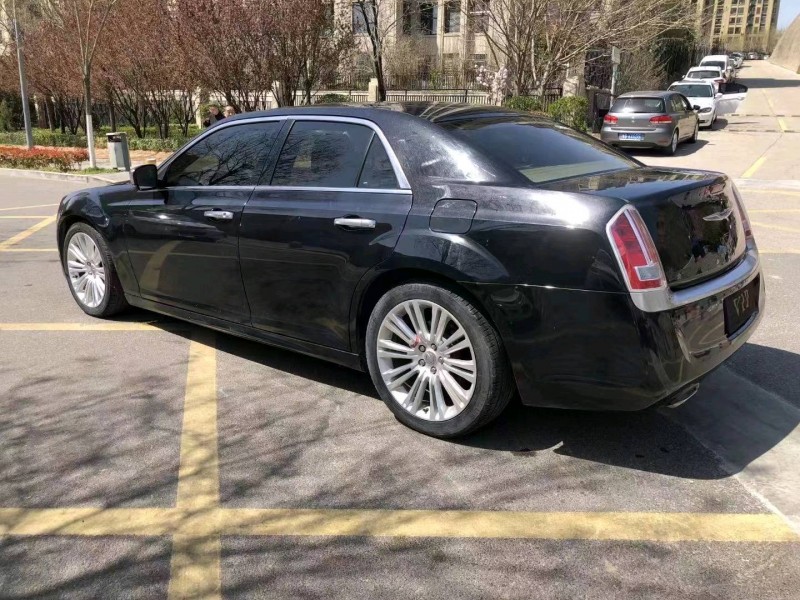 青岛15年克莱斯勒300C6
