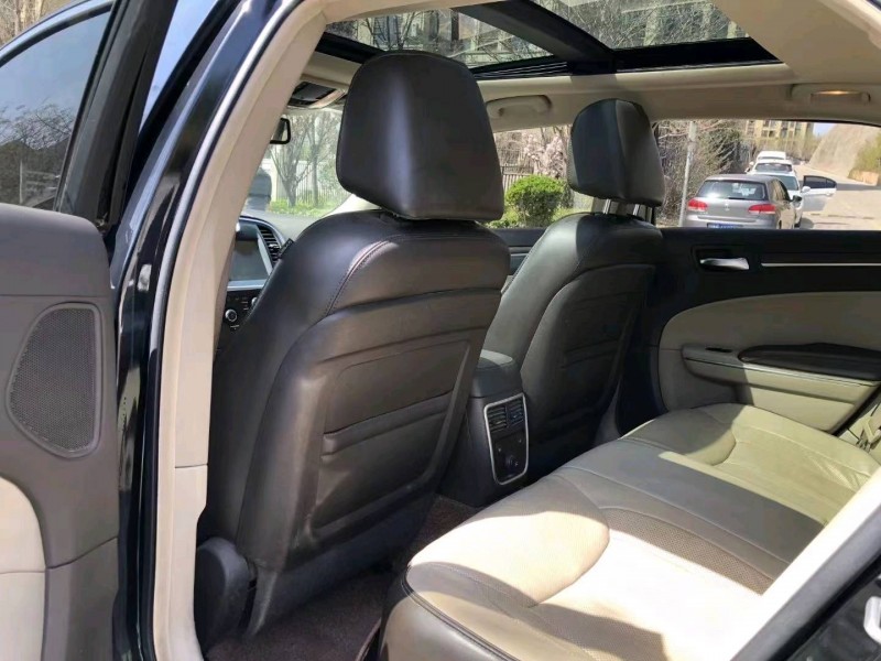 青岛15年克莱斯勒300C7