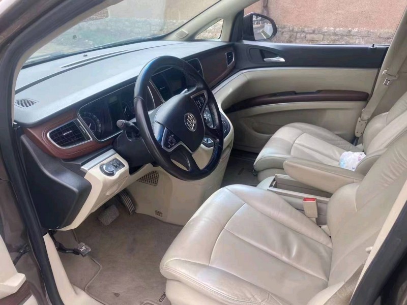 青岛17年别克GL84