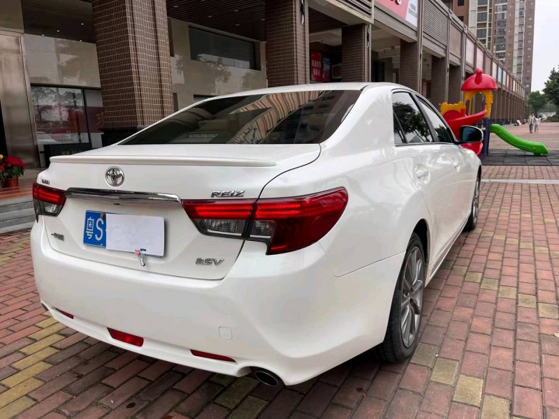 佛山14年丰田锐志5