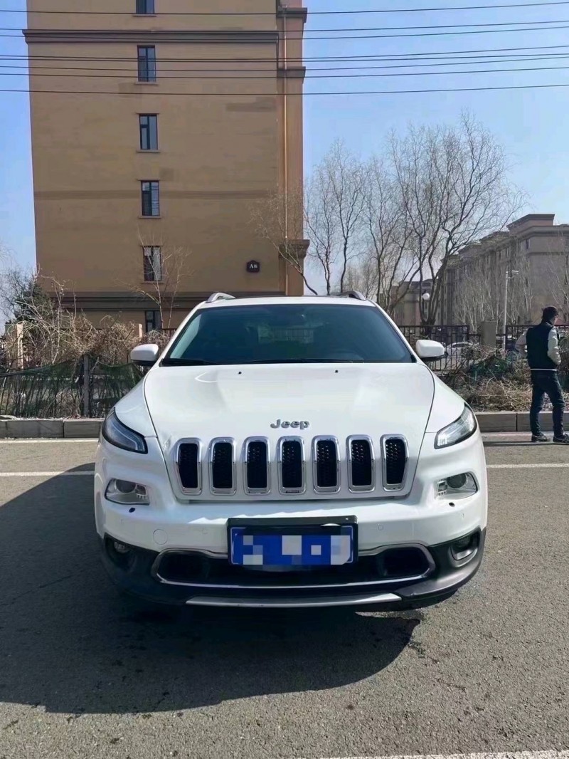 哈爾濱16年Jeep自由光1