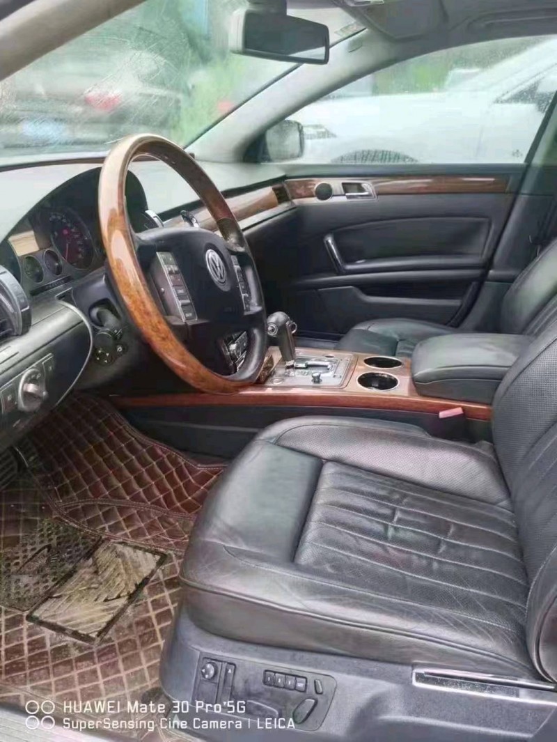 济南11年大众辉腾8