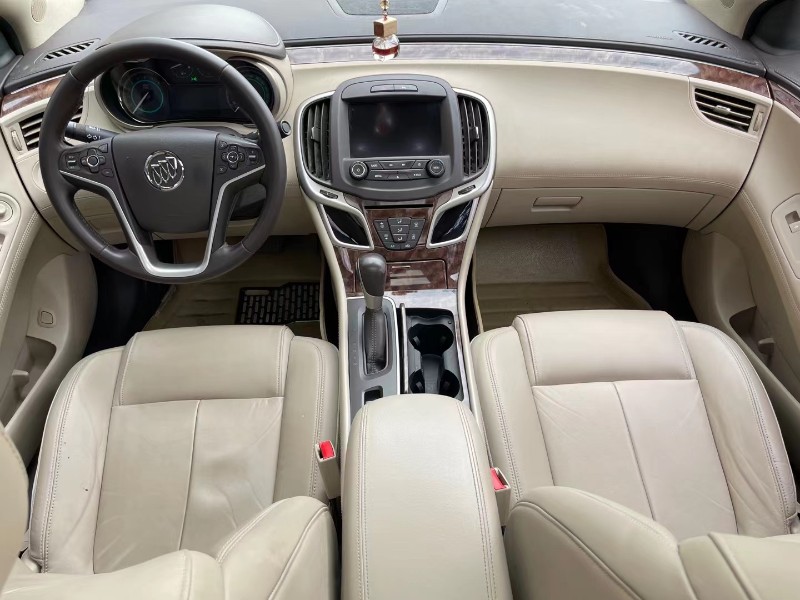 济宁16年别克君越5