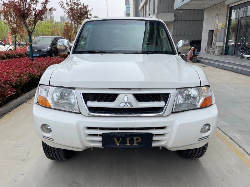 济宁12年三菱帕杰罗1