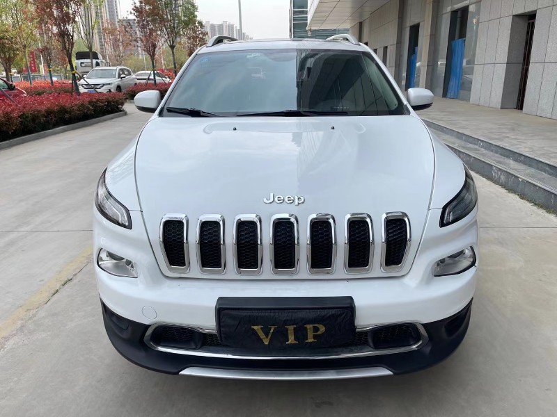 济宁18年Jeep自由光1