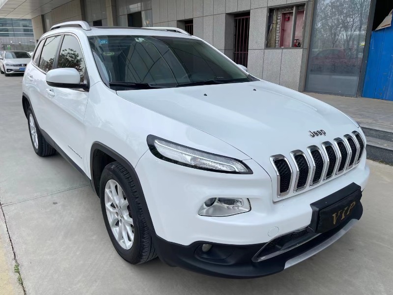 济宁18年Jeep自由光2