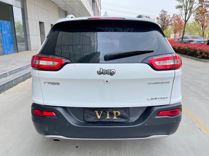 济宁18年Jeep自由光4