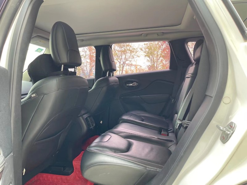 济宁18年Jeep自由光6