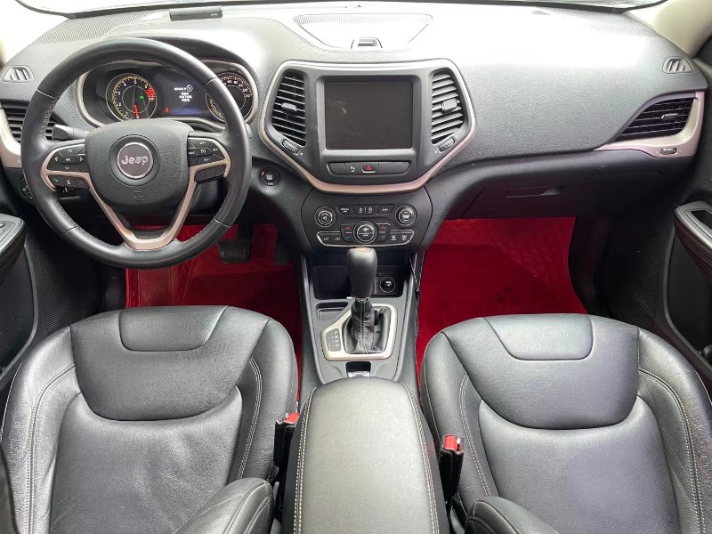 济宁18年Jeep自由光5