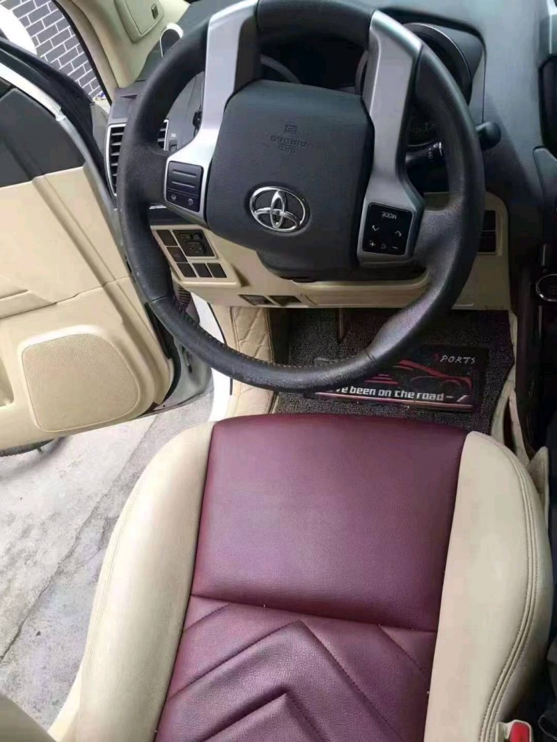 济南16年丰田普拉多3