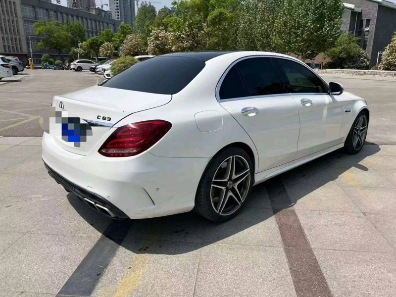 青岛16年奔驰AMG4