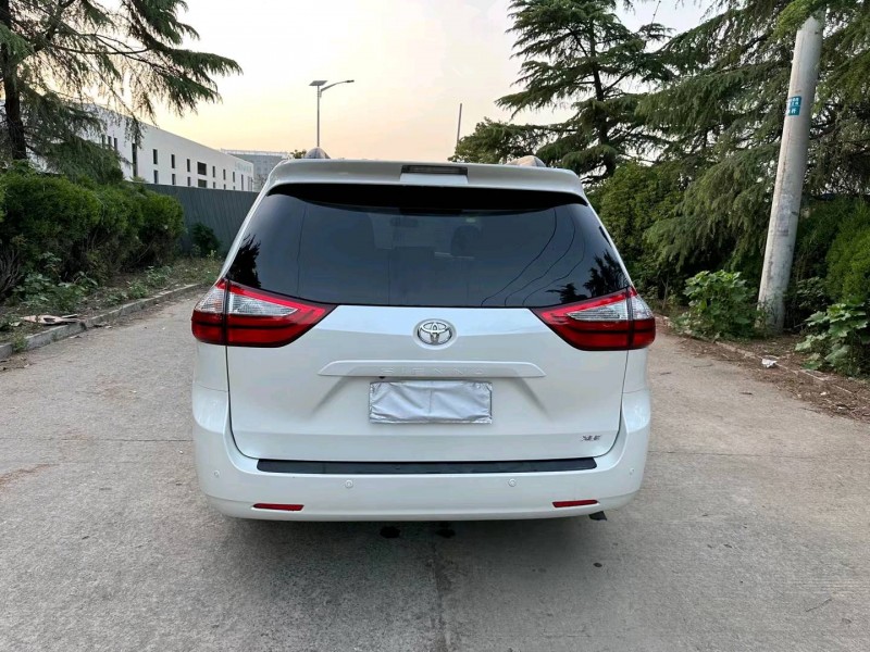 徐州16年丰田塞纳9