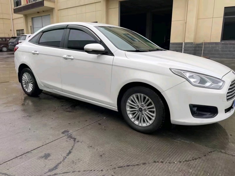 宜昌17年福特福睿斯3