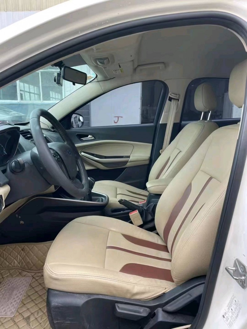 宜昌17年福特福睿斯4