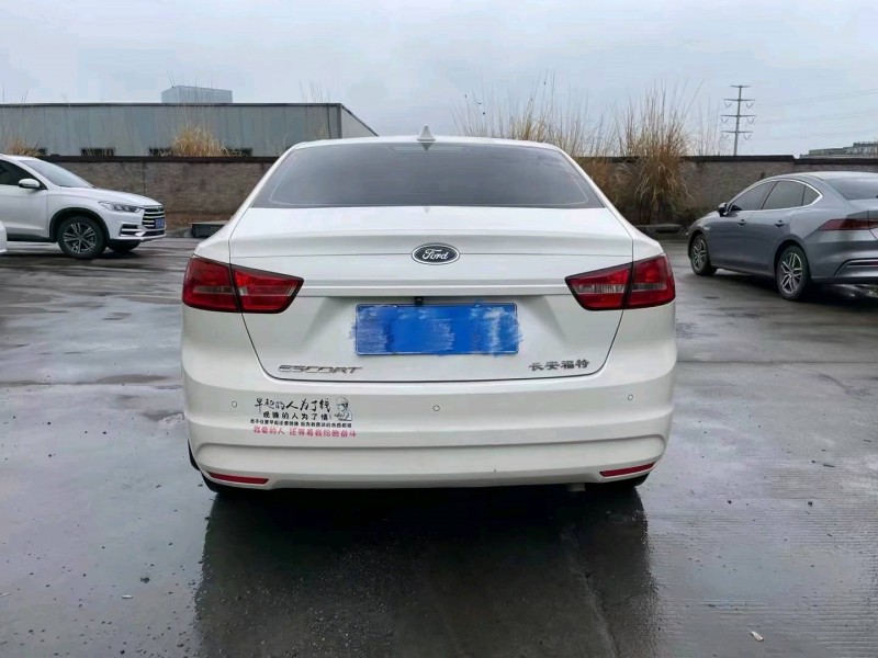 宜昌17年福特福睿斯9