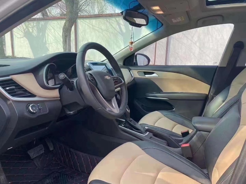 青岛20年雪佛兰科鲁泽7