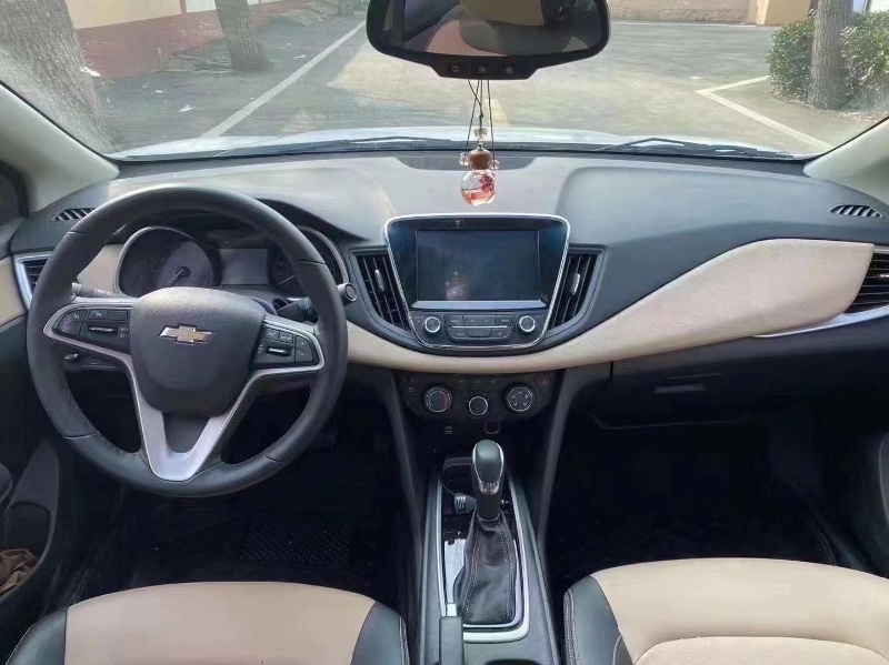 青岛20年雪佛兰科鲁泽6