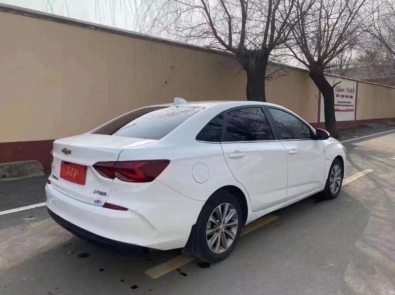 青岛20年雪佛兰科鲁泽8