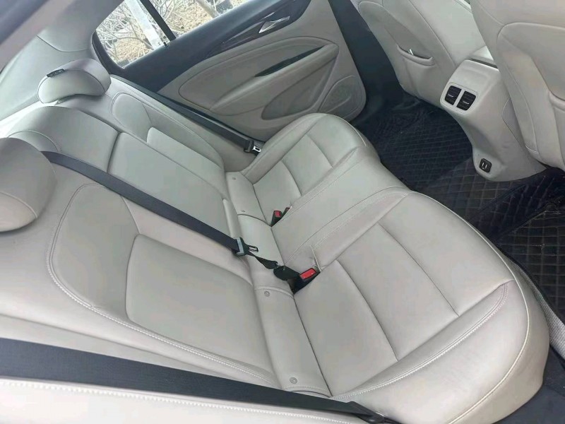 汕头22年别克君威5