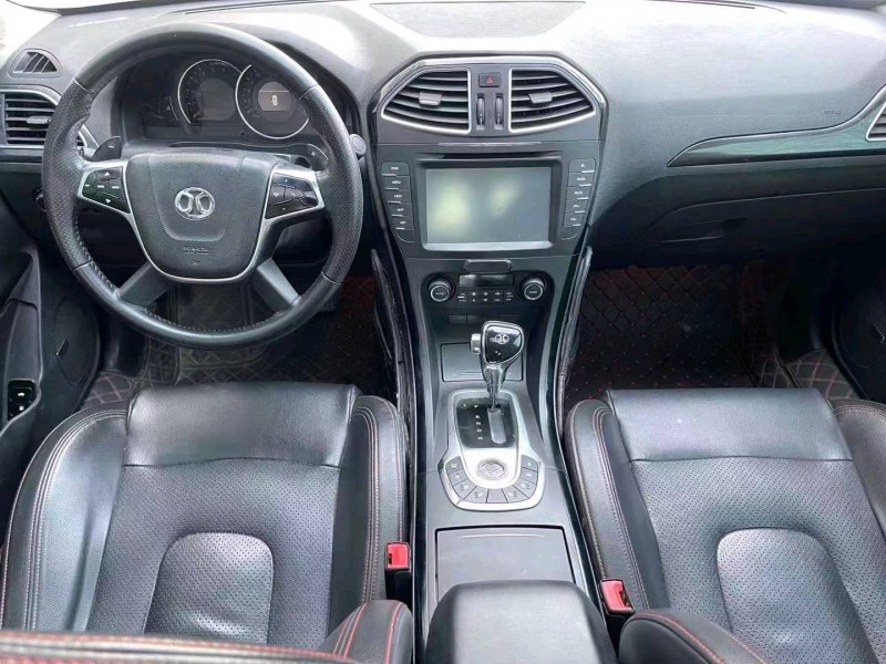 济宁16年北汽绅宝D705