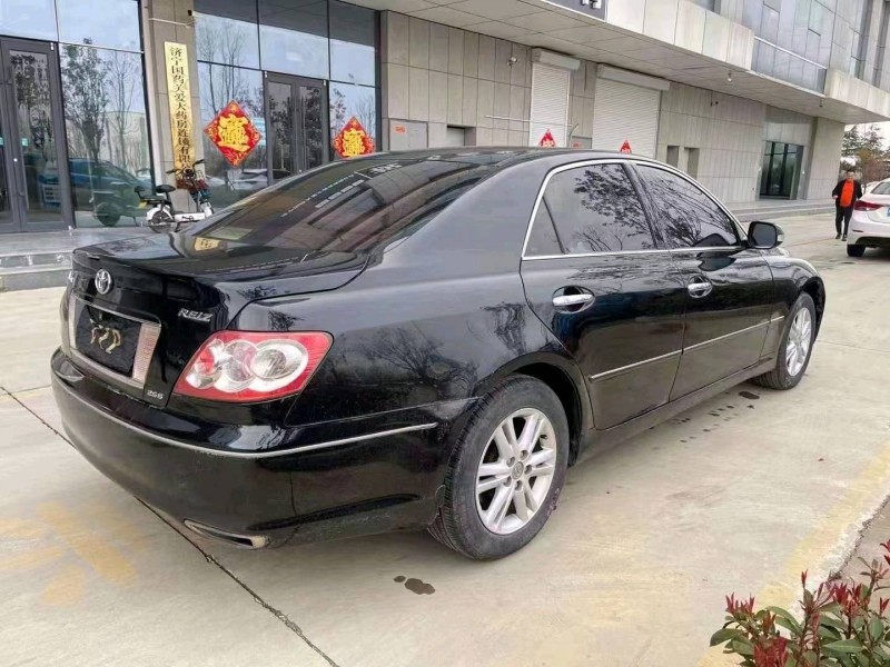 济宁09年丰田锐志8