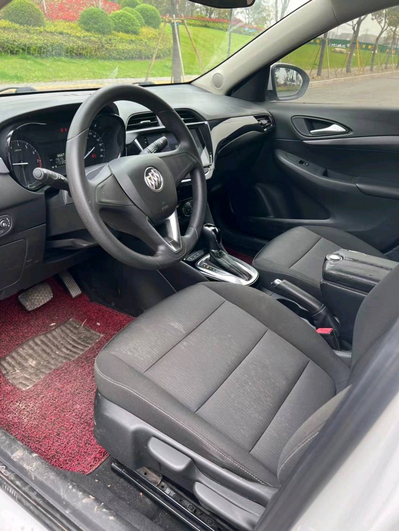 青岛18年别克凯越6