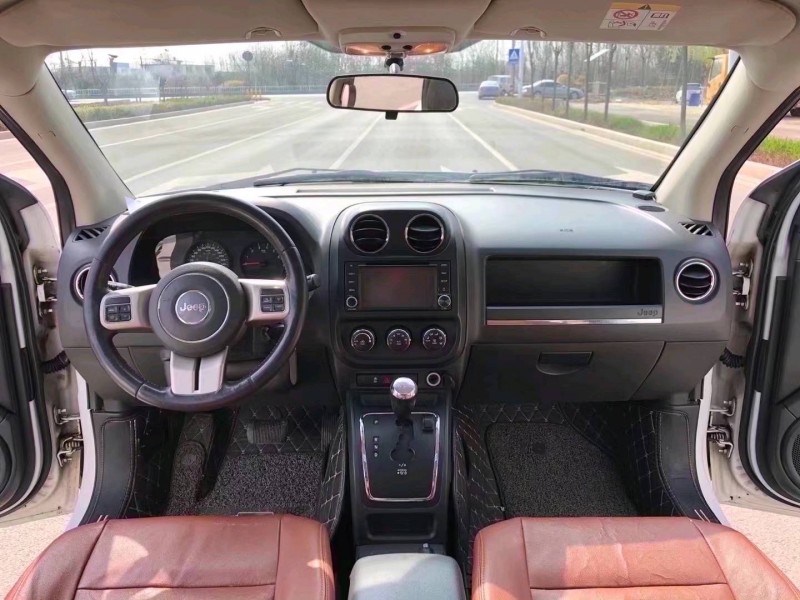 枣庄12年Jeep指南者5