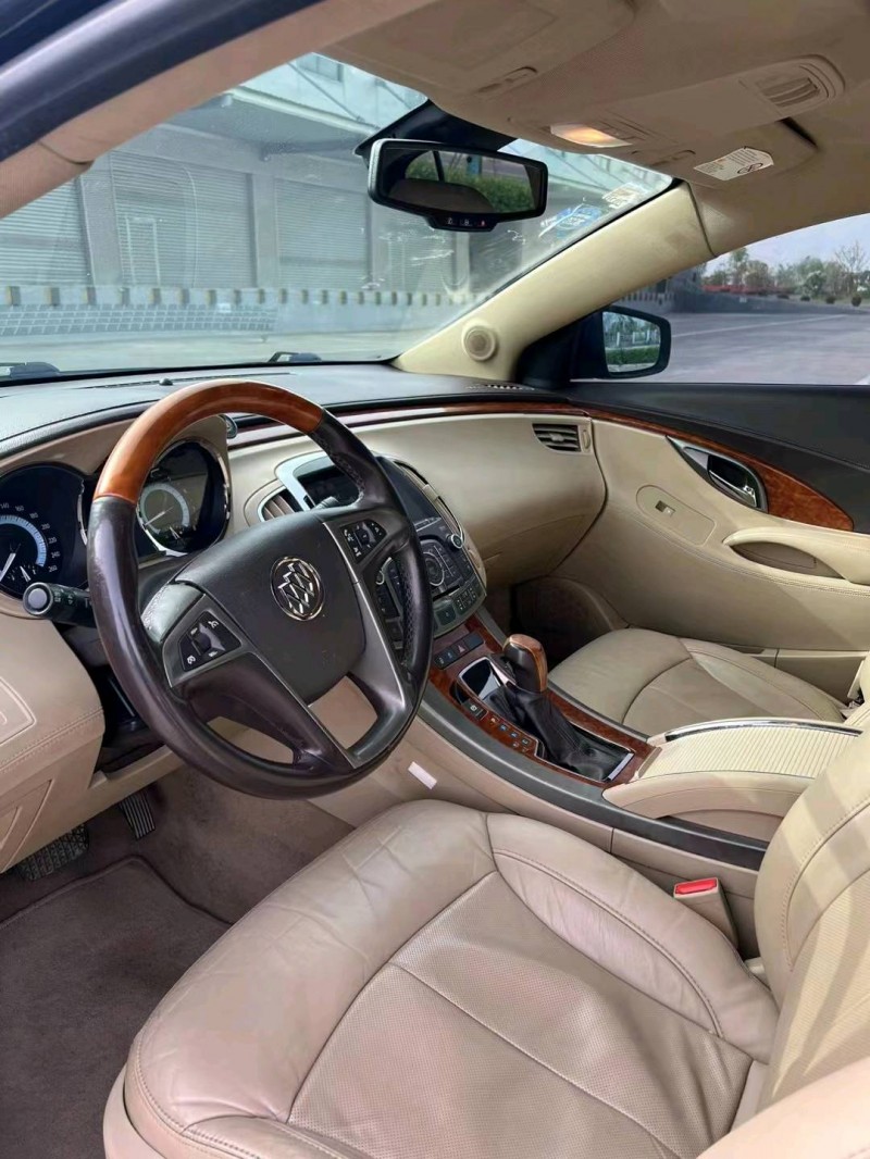 徐州12年别克君越6