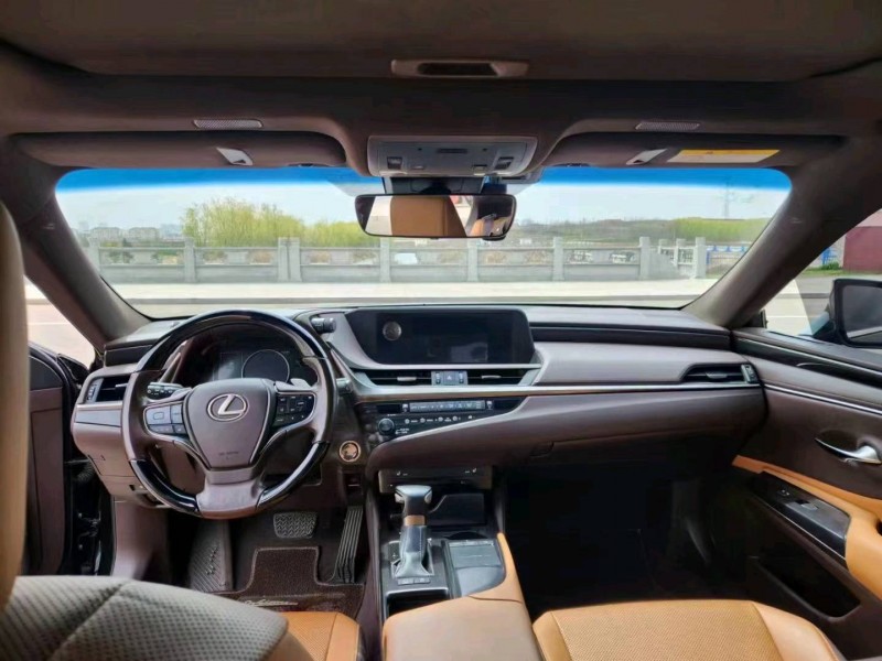 济南19年雷克萨斯ES6